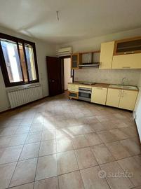 APPARTAMENTO CON DUE CAMERE A BOMPORTO