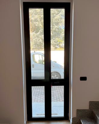 Porta finestra marrone in allumino
