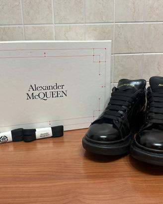Alexander McQueen nere