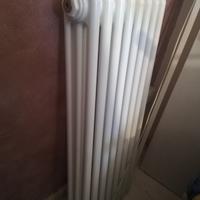 Termosifone bianco tenuto bene 