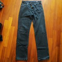 Gianni Versace jeans neri sul grigge 