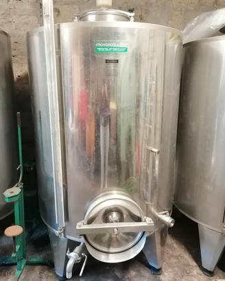 Serbatoio inox per uva e vino