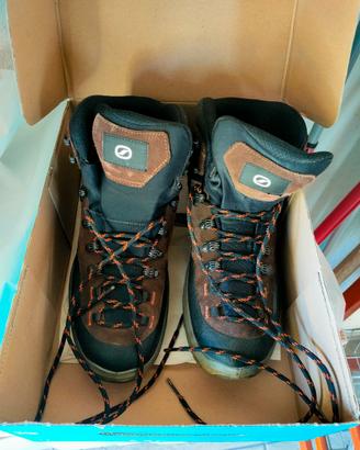Scarponi da trekking marca Scarpa