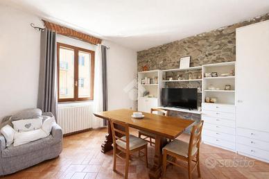 CASA SEMINDIPENDENTE A PRATO