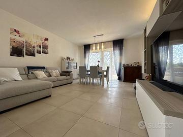 Appartamento di 140 m² con 4 locali e box auto a F