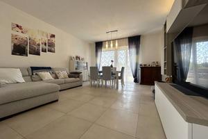 Appartamento di 140 m² con 4 locali e box auto a F