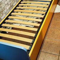 letto singolo con comodini