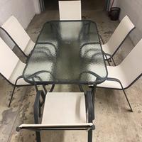 Tavolo da  giardino più sedie