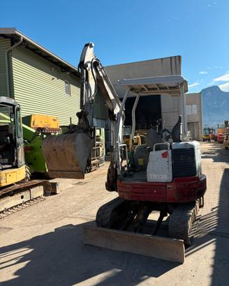 Escavatore takeuchi 25q
