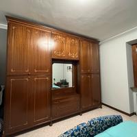 Armadio in legno antico