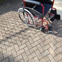 Carrozzina per anziani/invalidi