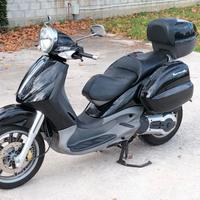 Beverly 500 anno 2003 con tris valigie