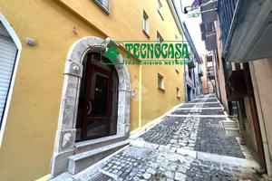 4 LOCALI A MERCOGLIANO