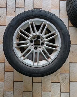 2 cerchi in lega completi di gomme