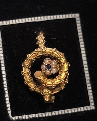 Anello vittoriano  in oro  15ct e zaffiro