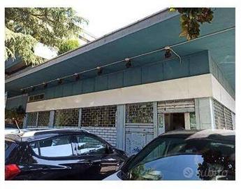 Immobile in asta di 184 m² con 1 locale e box auto
