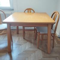 Tavolo quadrato allungabile con sedie coordinate