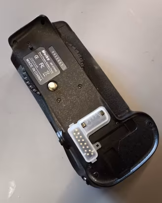Meike MK‑P300S Battery Grip for Nikon D700/D300/D3