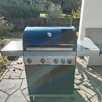 Barbecue a gas con 4 bruciatori e griglie in ghisa