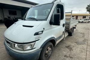 Iveco daily 35 con gru e ribaltabile