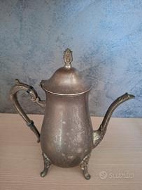 Teiera o caffettiera in peltro 