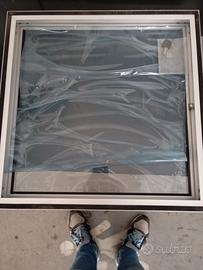 Finestra in alluminio 50x50 con chiave