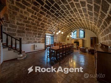 CASALE STORICO AD ALGHERO UN'OASI VERDE IN CITTA