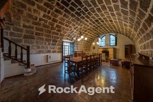 CASALE STORICO AD ALGHERO UN'OASI VERDE IN CITTA