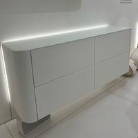 cassettiere e tavolo moderno