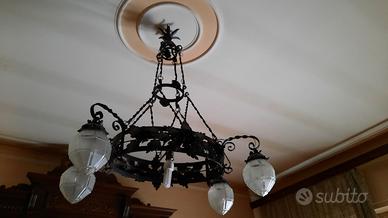lampadario antico in ferro battuto