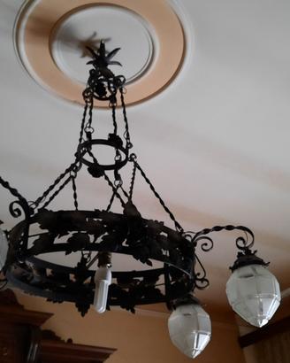 lampadario antico in ferro battuto
