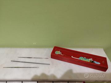 Astuccio legno vintage portaferri 3 uncinetti 