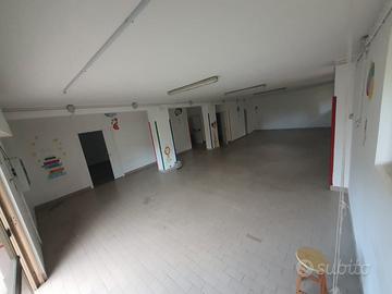 Locale commerciale multiuso 175mq(int.)+ 350estern