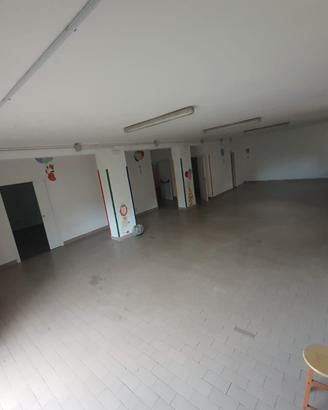 Locale commerciale multiuso 175mq(int.)+ 350estern