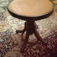 sgabello antico con rotelle