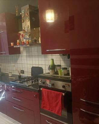 Cucina laccata bordeaux