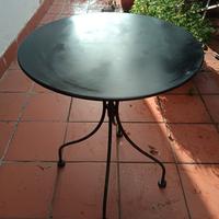 tavolo da esterno in metallo 