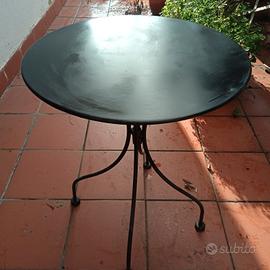 tavolo da esterno in metallo 