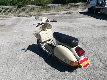 Vespa p200e