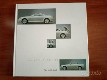 Depliant di Lexus e cars