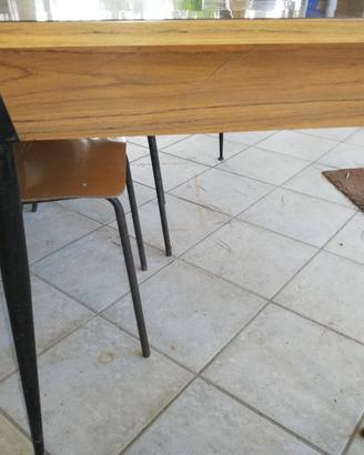 Tavolo rettangolare con cassetto