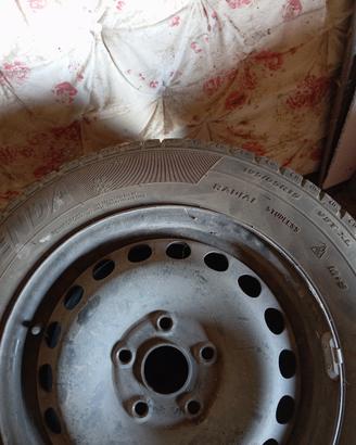 5 cerchi gommati all'80%