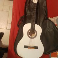 chitarra bianca acustica 