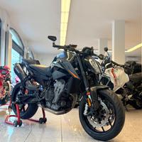 KTM 890 DUKE FINANZIABILE AKRAPOVIC