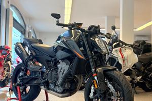KTM 890 DUKE FINANZIABILE AKRAPOVIC