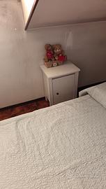 letto e comodino 