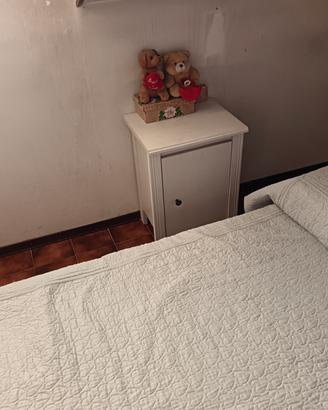 letto e comodino 