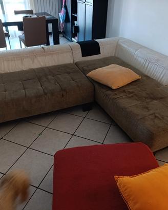 divano con pouf 