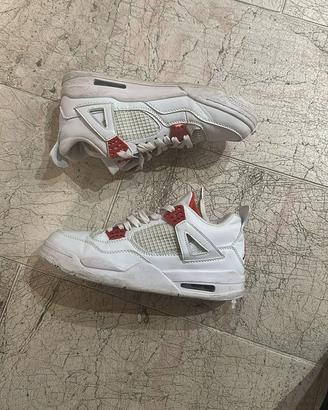 Jordan 4 metallic red