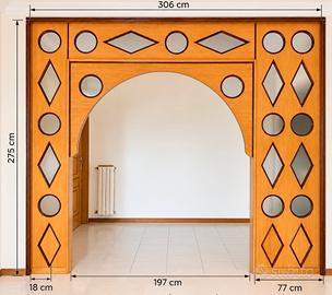 Divisorio decorativo in legno con specchi e arco